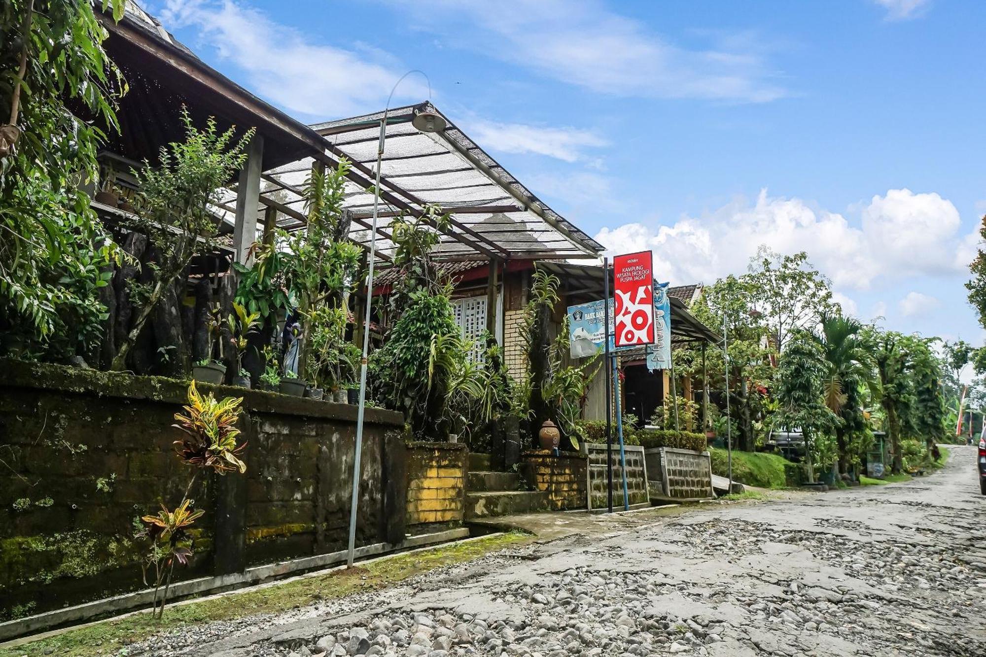 Oyo Homes 90984 Kampung Wisata Ekologi Puspa Jagadneargunung Kelud 勿里达 外观 照片